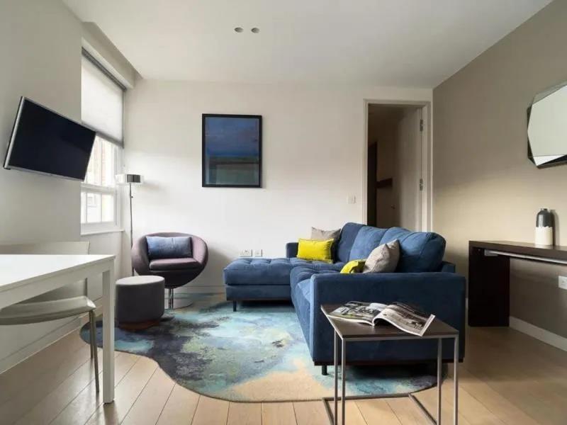Flat Oriel Place in London