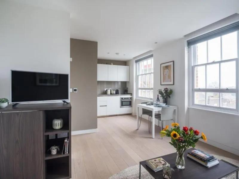 Flat Oriel Place in London