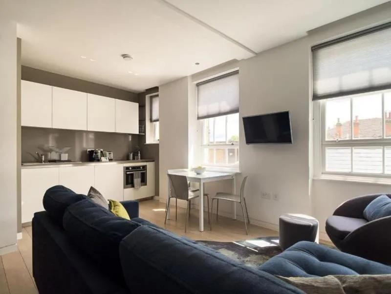 Flat Oriel Place in London