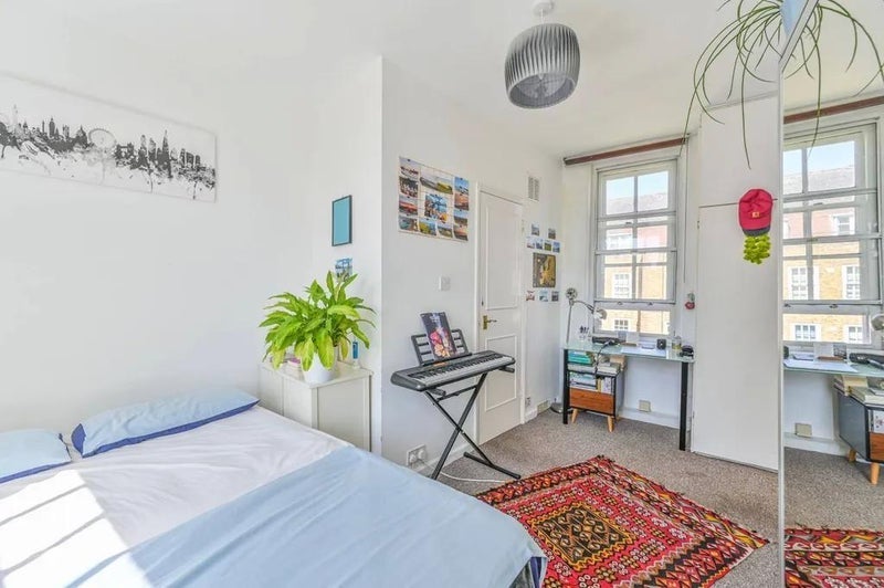 Room Vicarage Crescent in Greater London