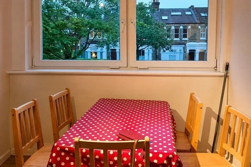 Room Kirkstall Road in Greater London