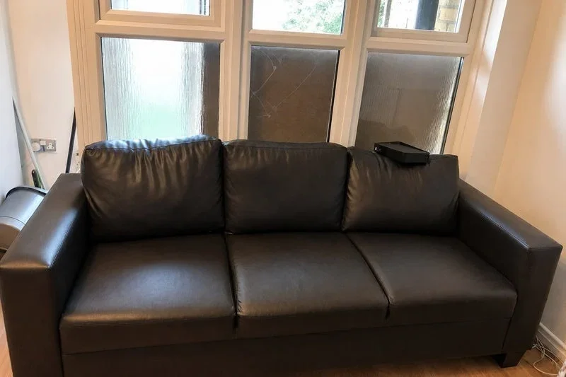 Room Kirkstall Road in Greater London