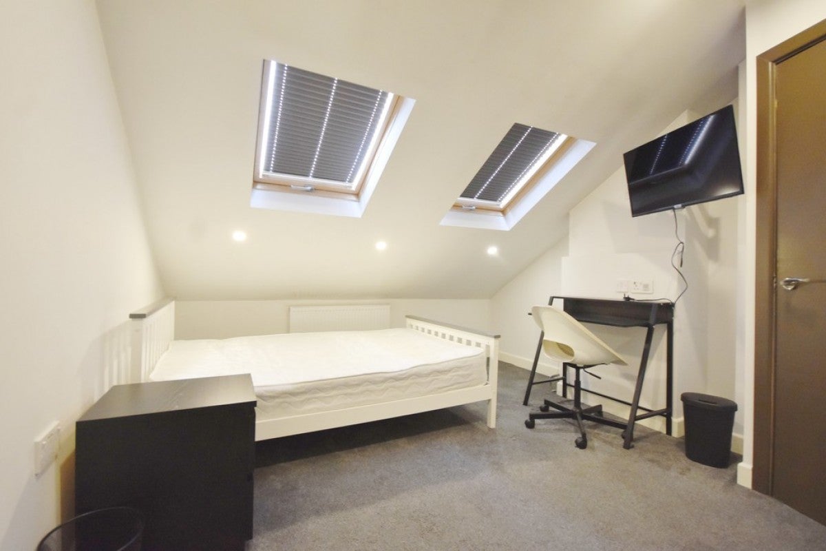 Room Irving Road in Coventry