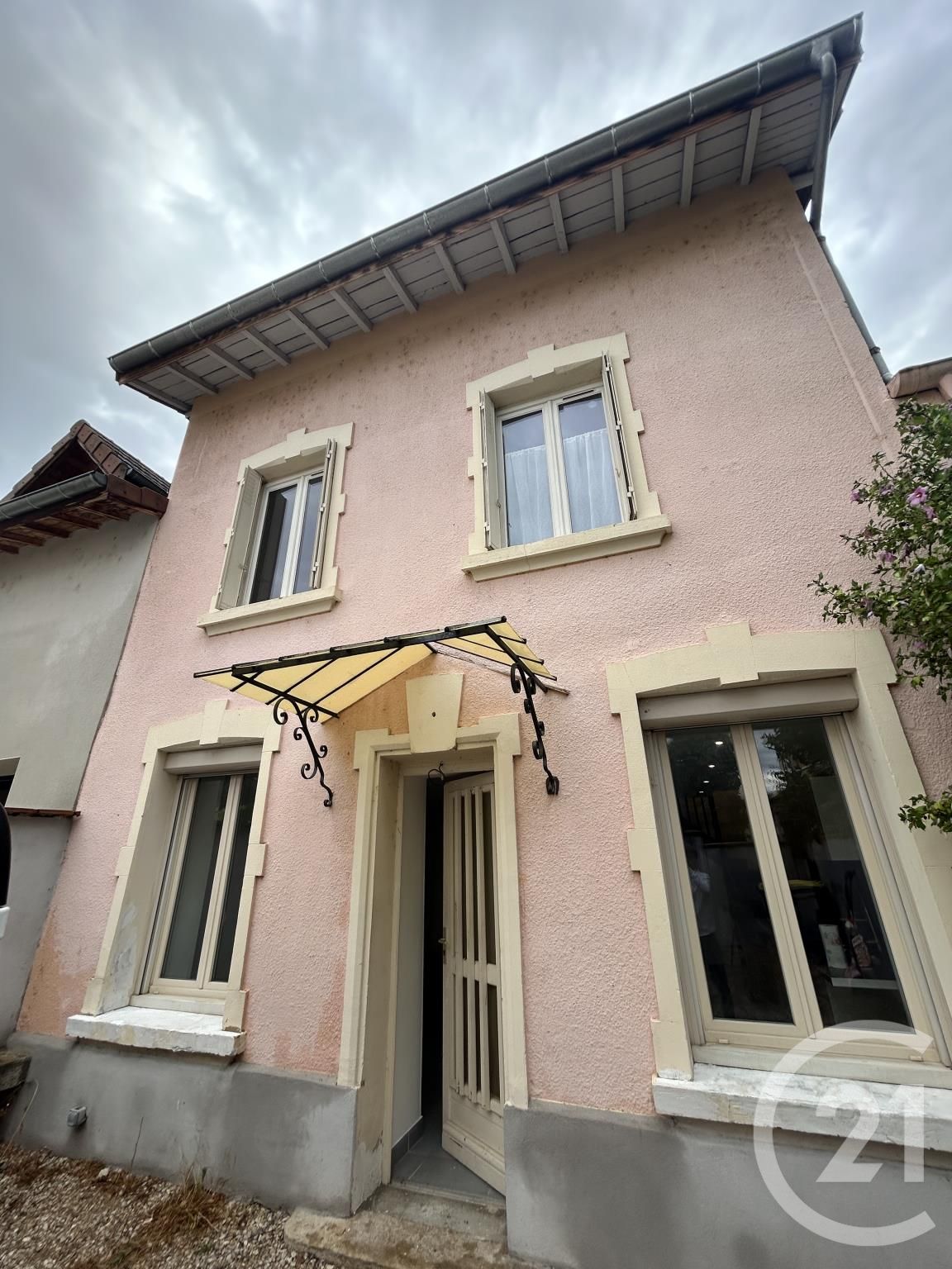 Maison Rue de la Gare à Villieu-Loyes-Mollon