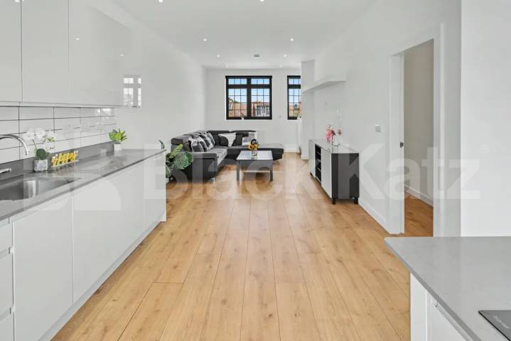 Flat Iverson Road in Greater London
