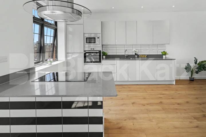 Flat Iverson Road in Greater London