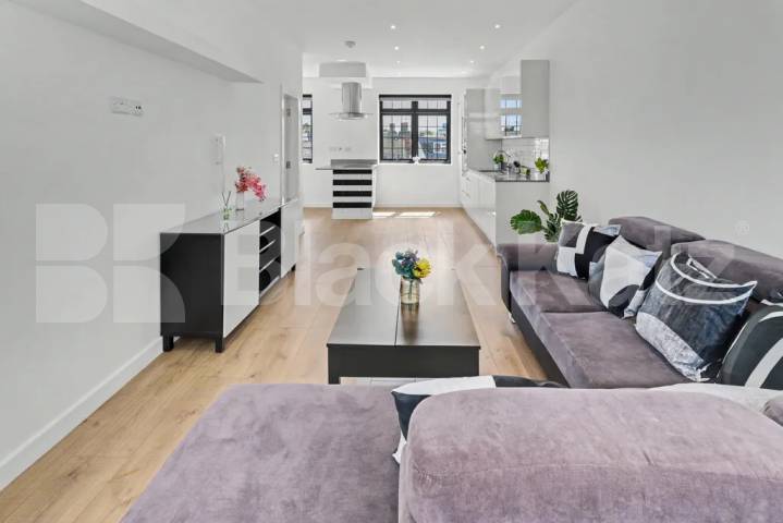 Flat Iverson Road in Greater London