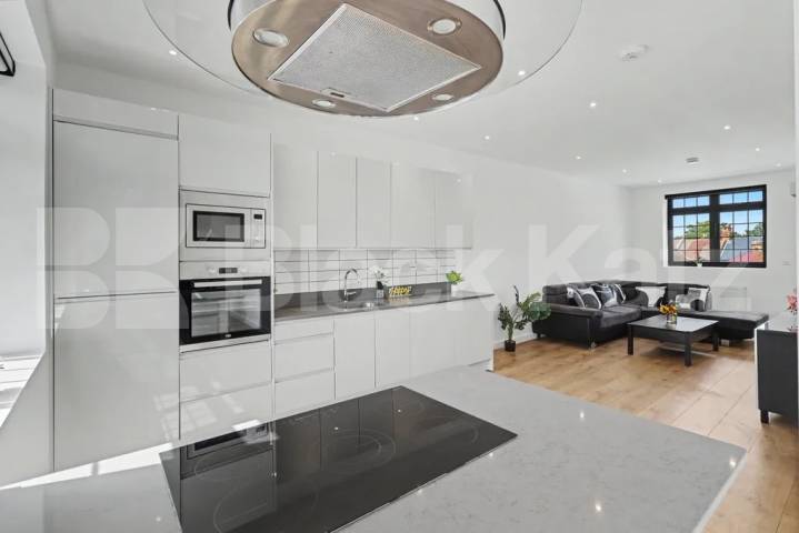 Flat Iverson Road in Greater London