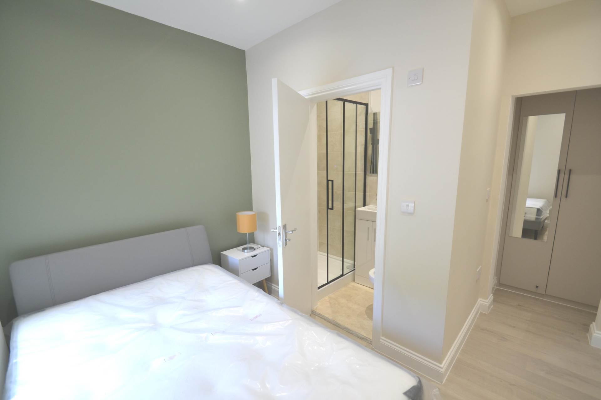 Room Framfield Road in Greater London