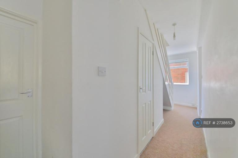 Room Crespin Way in Brighton