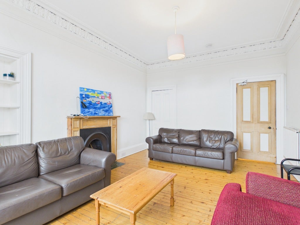 Flat Millar Crescent in City of Edinburgh