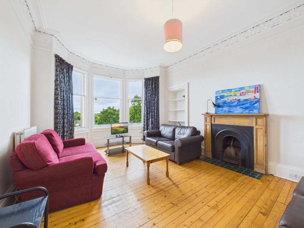Flat Millar Crescent in City of Edinburgh