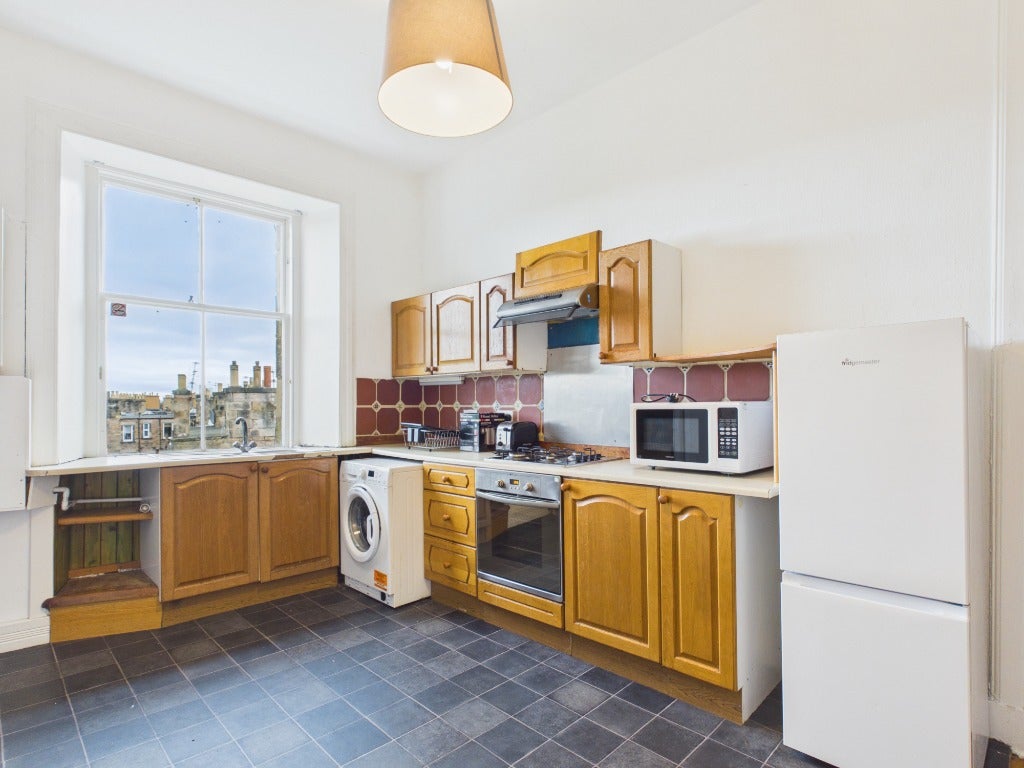 Flat Millar Crescent in City of Edinburgh