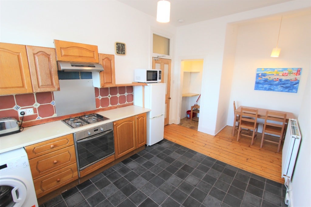 Flat Millar Crescent in City of Edinburgh