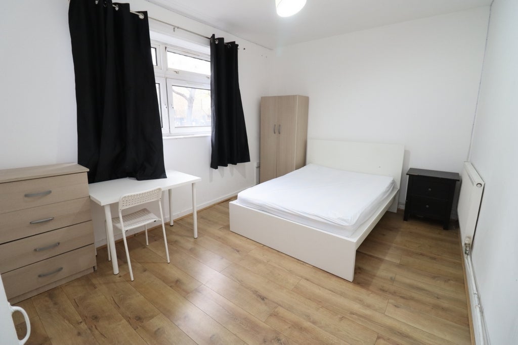 Room Globe Road in Greater London