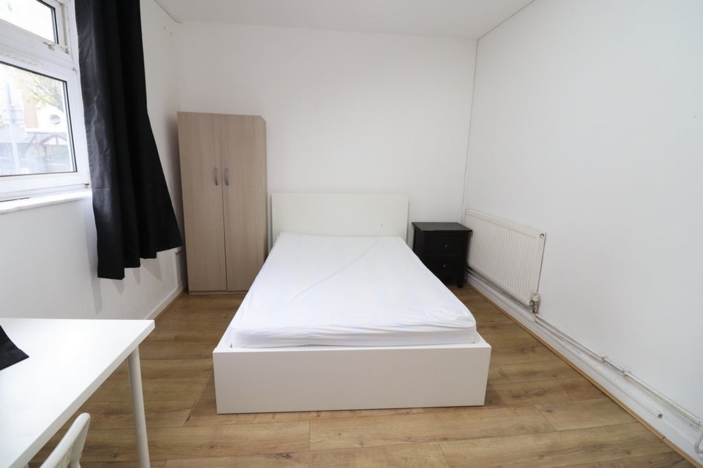 Room Globe Road in Greater London