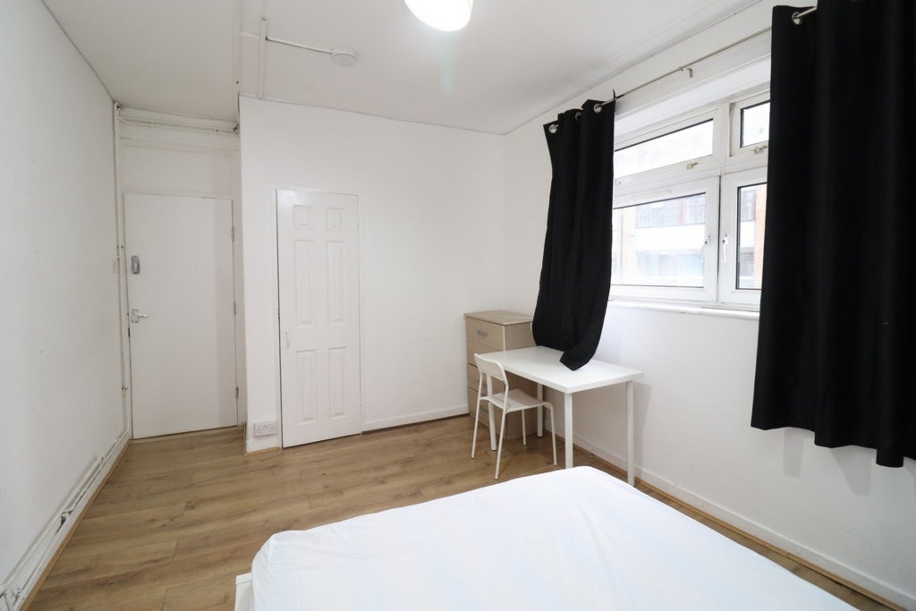 Room Globe Road in Greater London