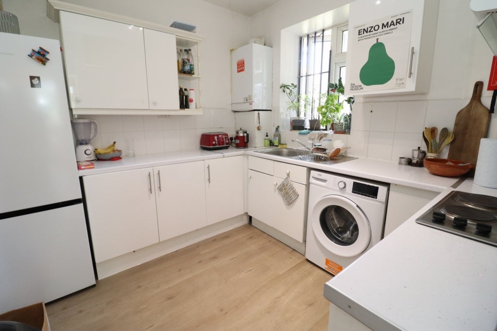 Room Globe Road in Greater London