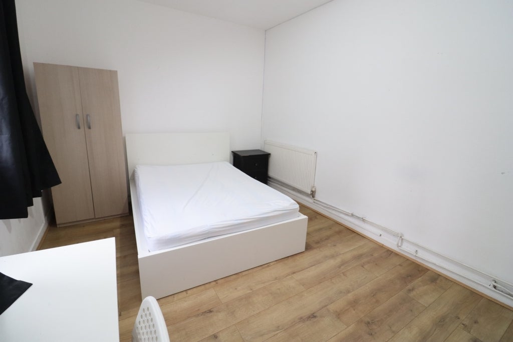 Room Globe Road in Greater London