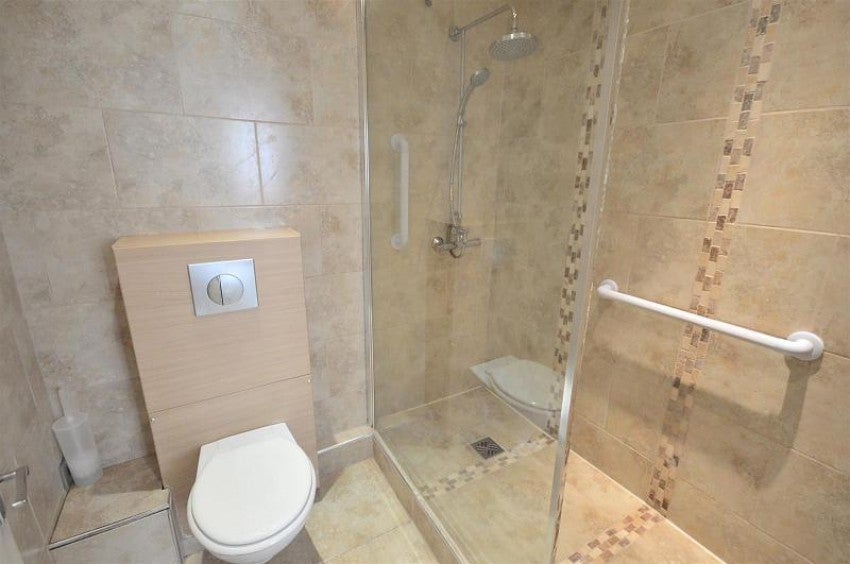 Flat Warwick House in Trafford