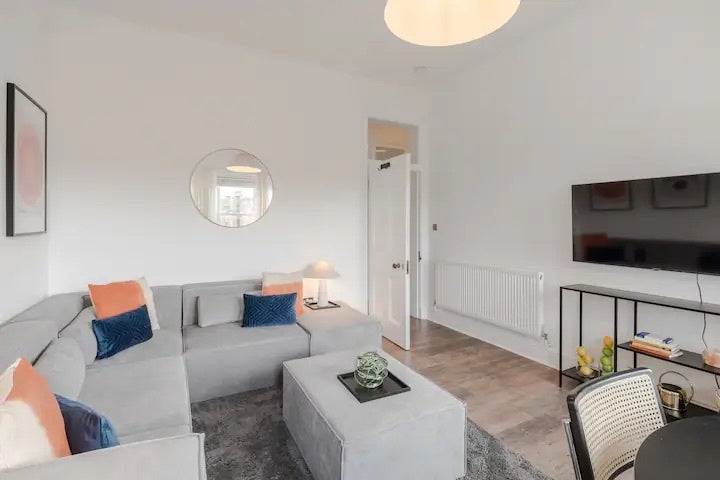Flat Ridgmount Gardens in Greater London