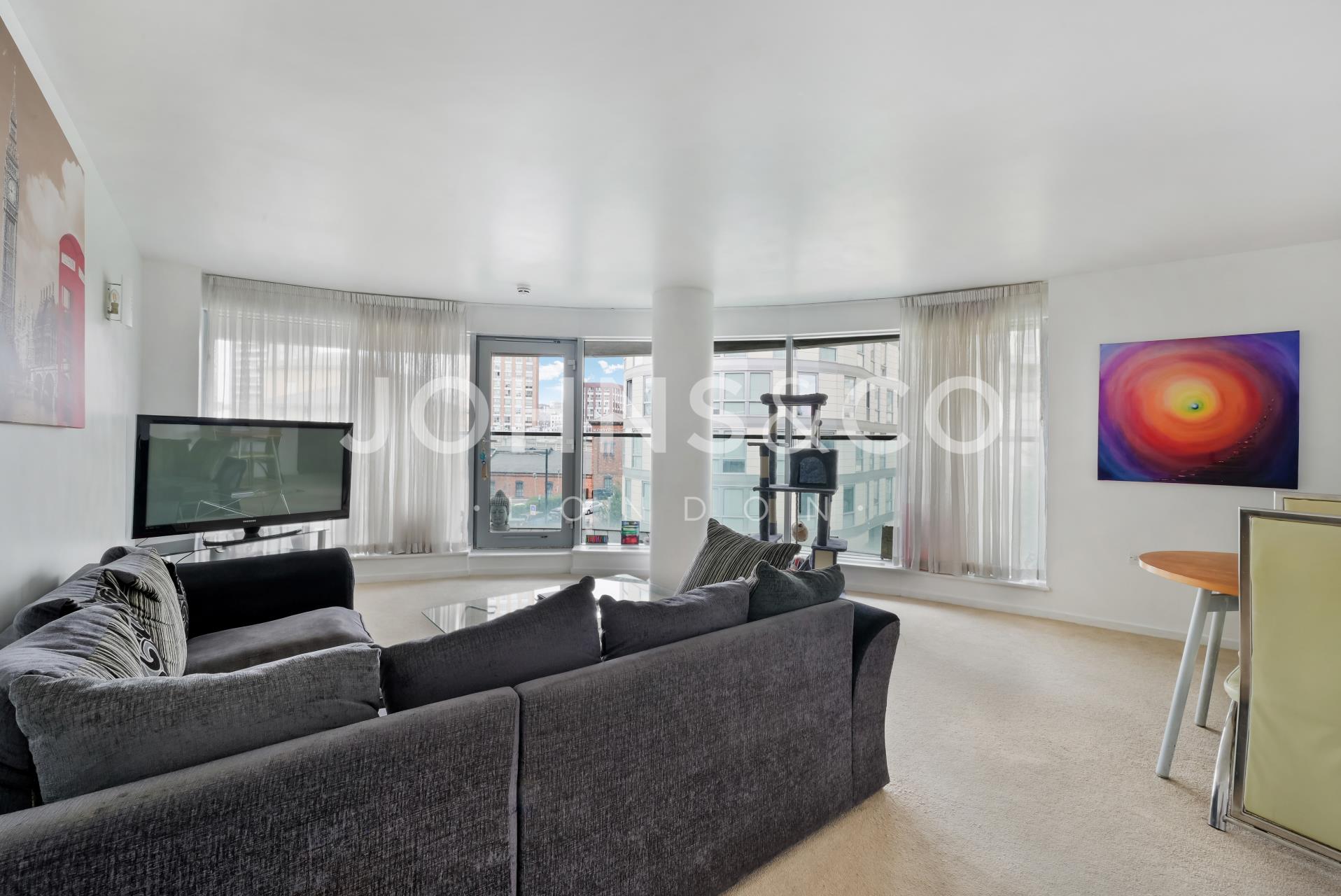 Flat Biscayne Avenue in Greater London