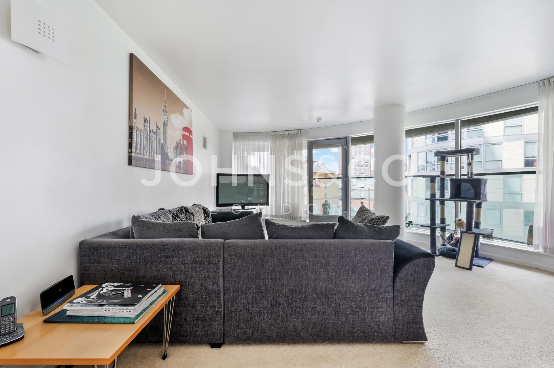 Flat Biscayne Avenue in Greater London