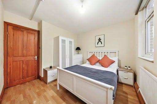 Room Chippenham Road in City of Westminster