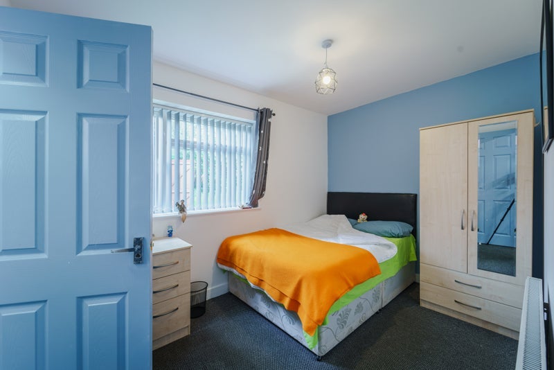 Room Charter Avenue in Coventry