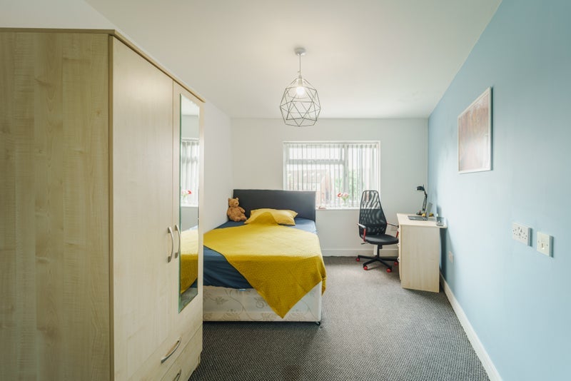 Room Charter Avenue in Coventry