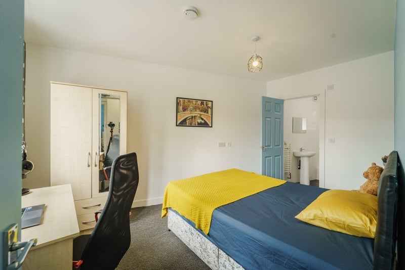 Room Charter Avenue in Coventry