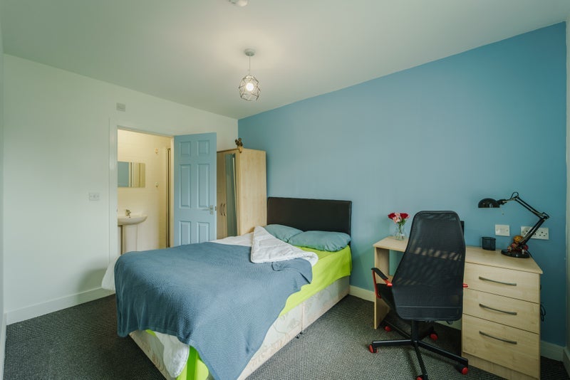 Room Charter Avenue in Coventry
