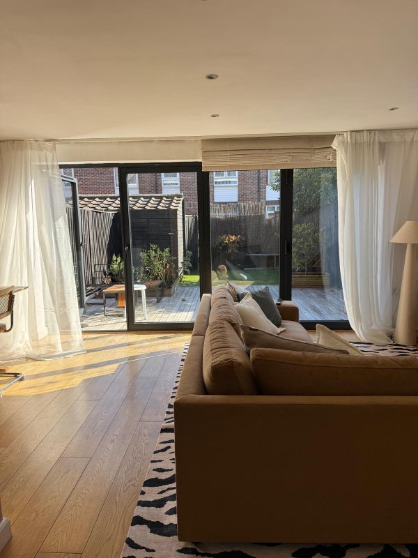 Room Garratt Lane in Greater London