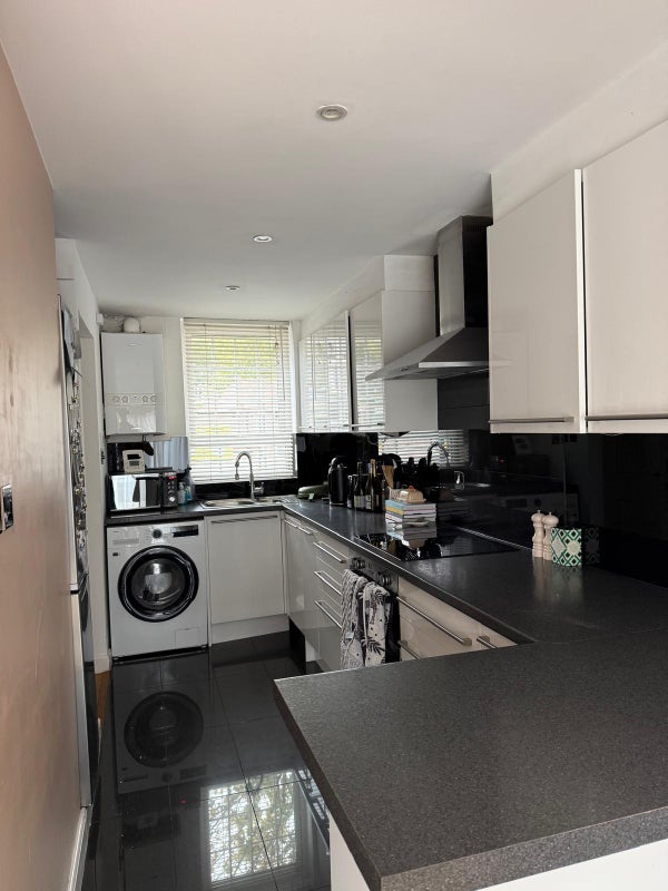 Room Garratt Lane in Greater London