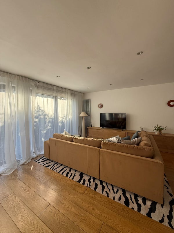 Room Garratt Lane in Greater London