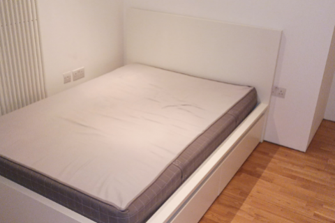 Flat Plumbers Row in Greater London