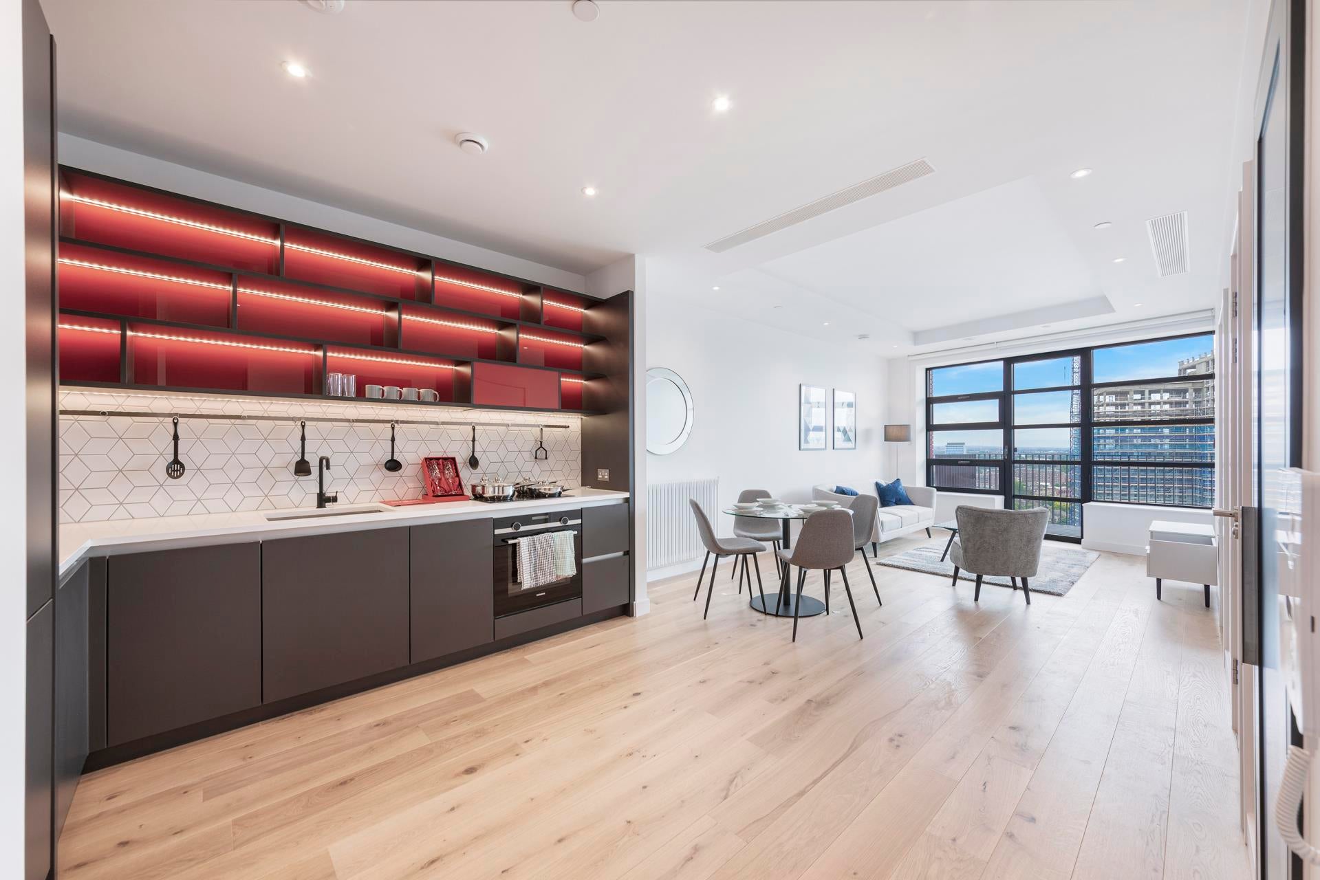 Flat City Island Way in Greater London