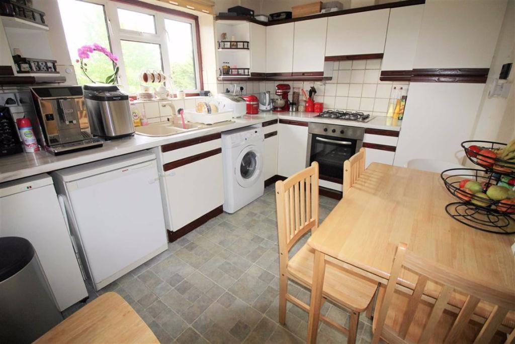 Flat Barton Way in Hertsmere