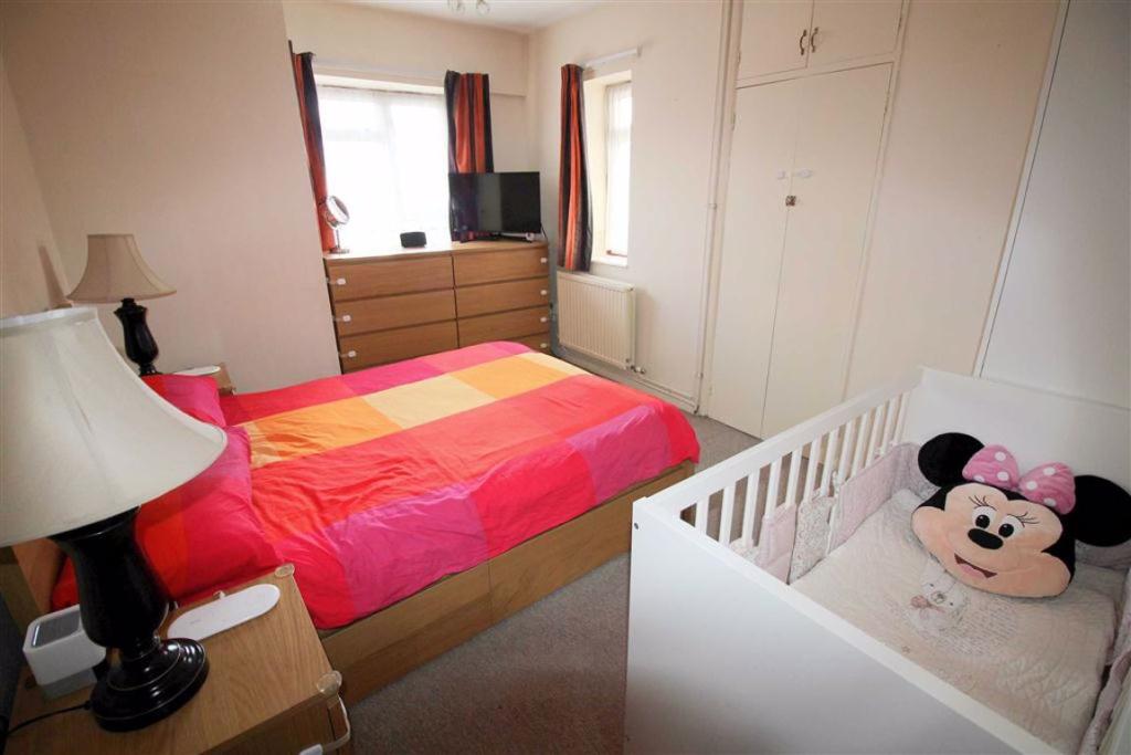 Flat Barton Way in Hertsmere