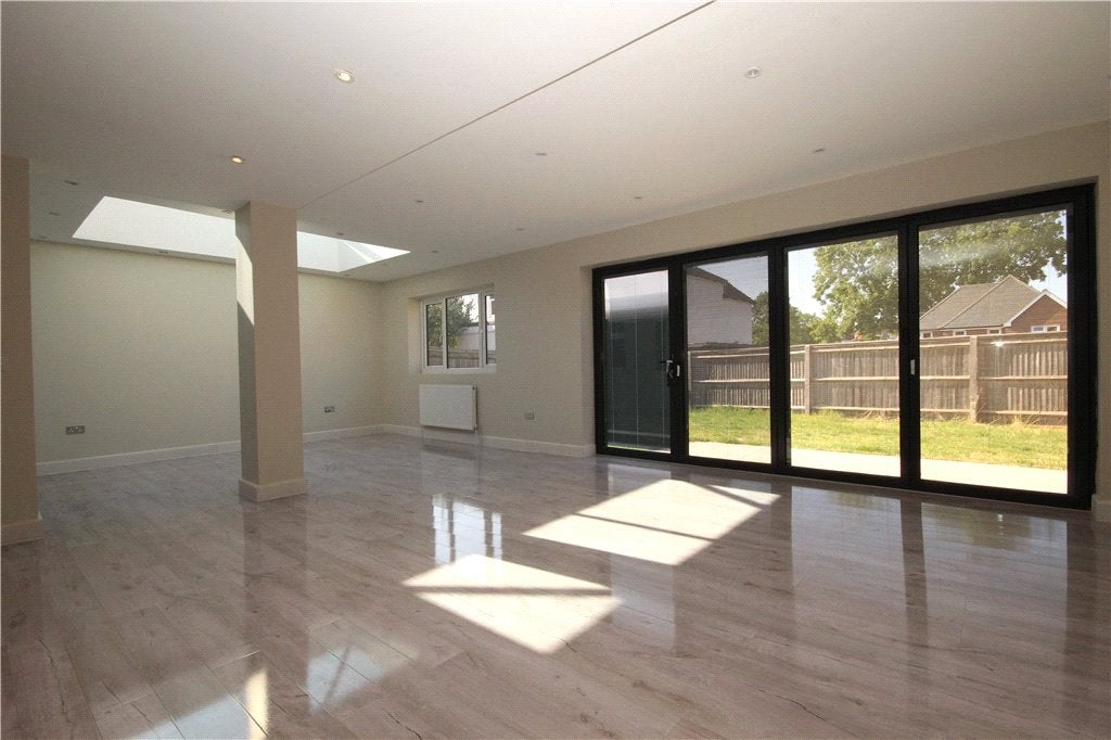 Room Aldershot Road in Guildford