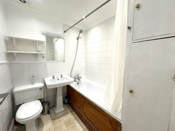 Flat Fairholme Road in Greater London