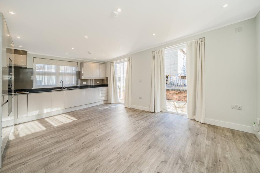 Flat Leeway Close in Greater London