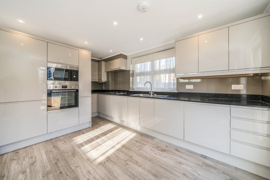 Flat Leeway Close in Greater London