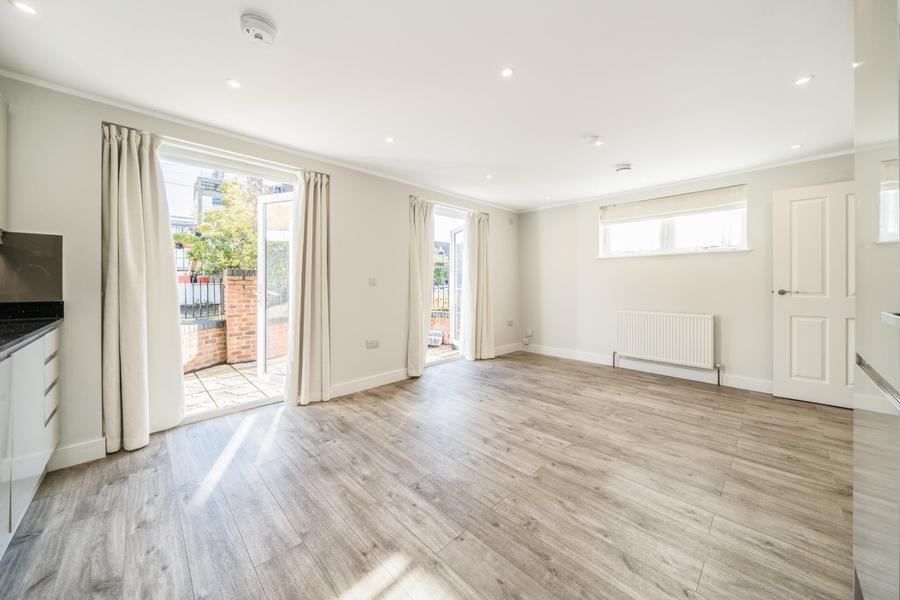 Flat Leeway Close in Greater London