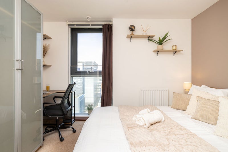 Room Blackwall Way in Greater London
