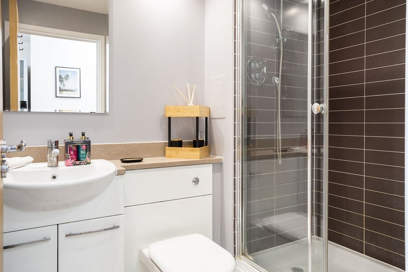 Room Blackwall Way in Greater London
