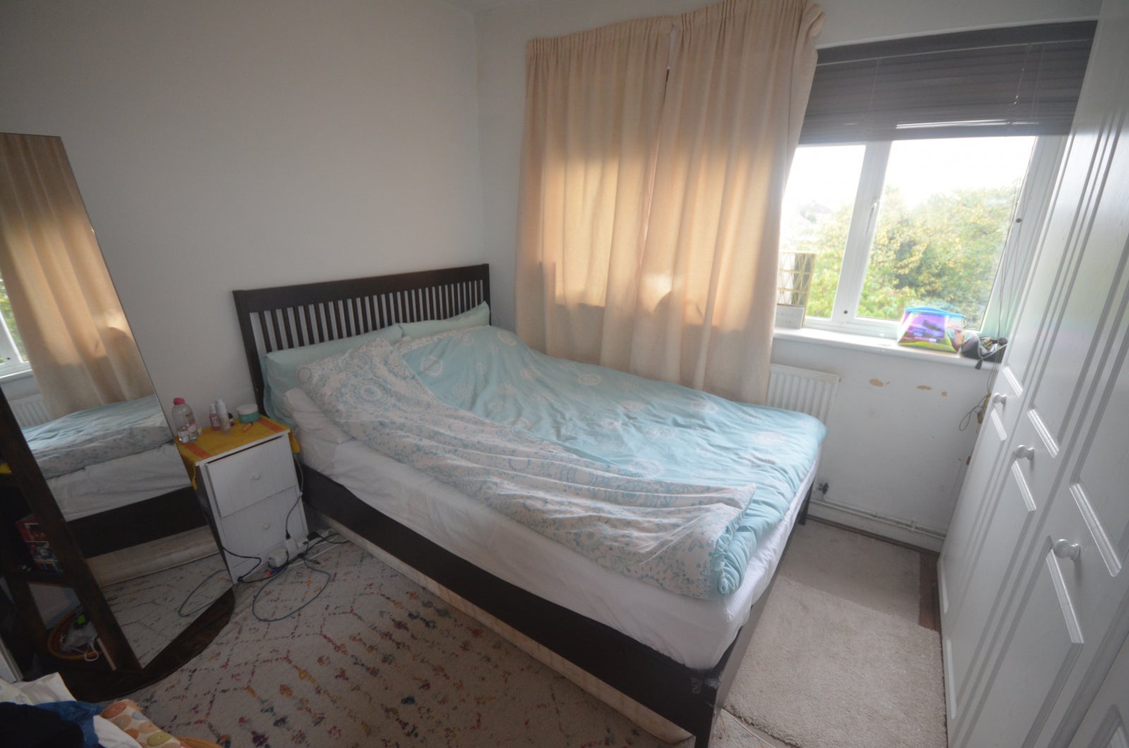 Flat Fullwell Avenue in Greater London
