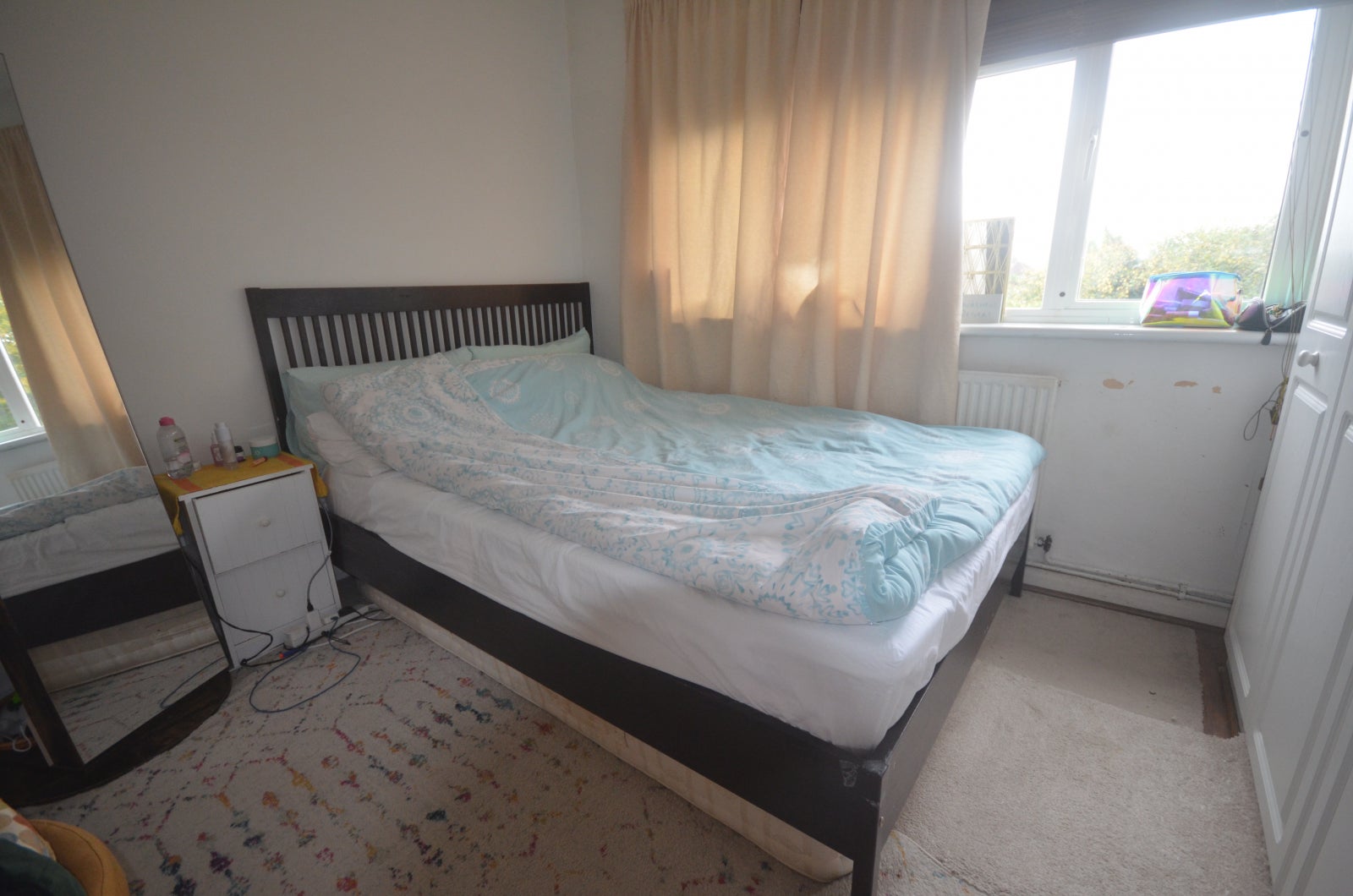 Flat Fullwell Avenue in Greater London