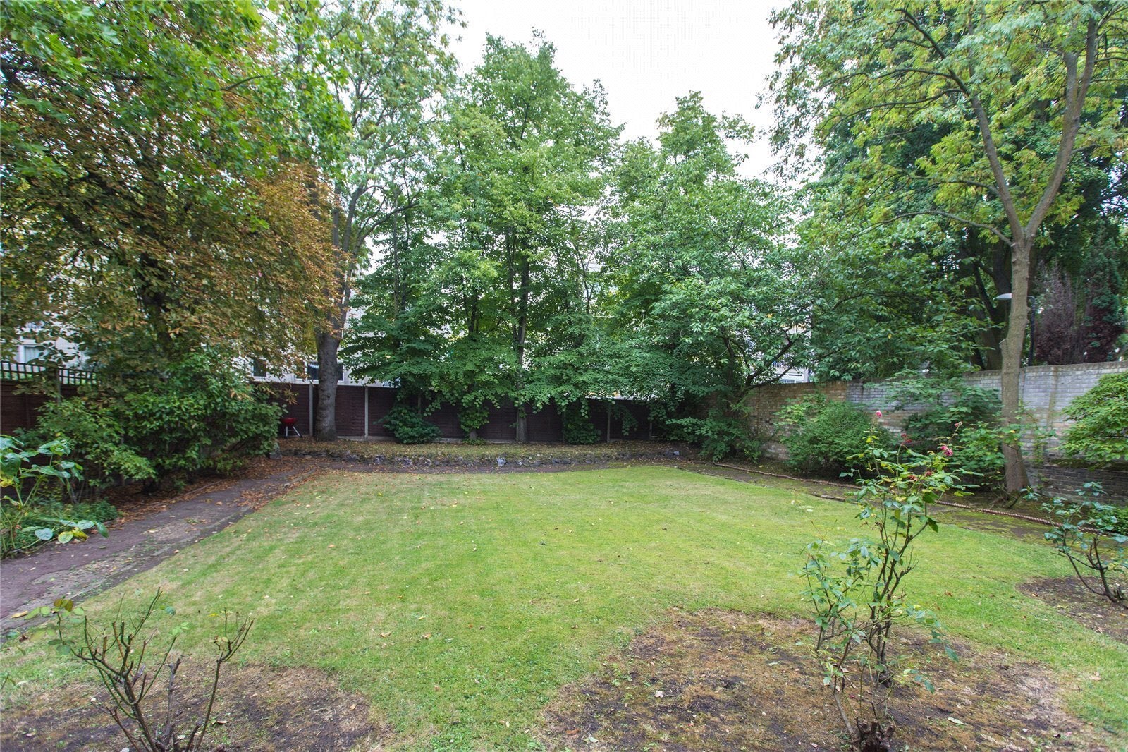 Flat Cedars Road in Greater London