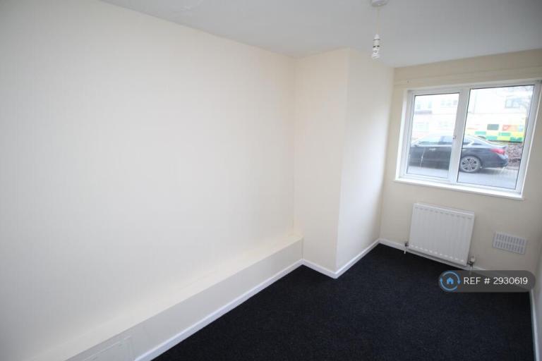 Flat Cleavers Avenue in Milton Keynes